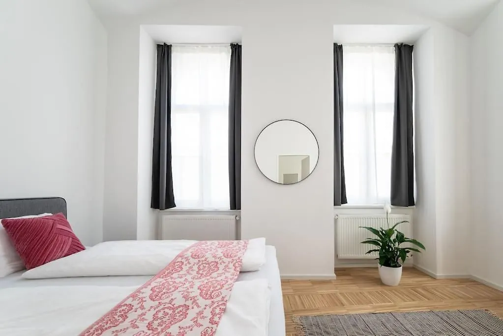 Spacious 2Br Near Attractions By Hm contacts
